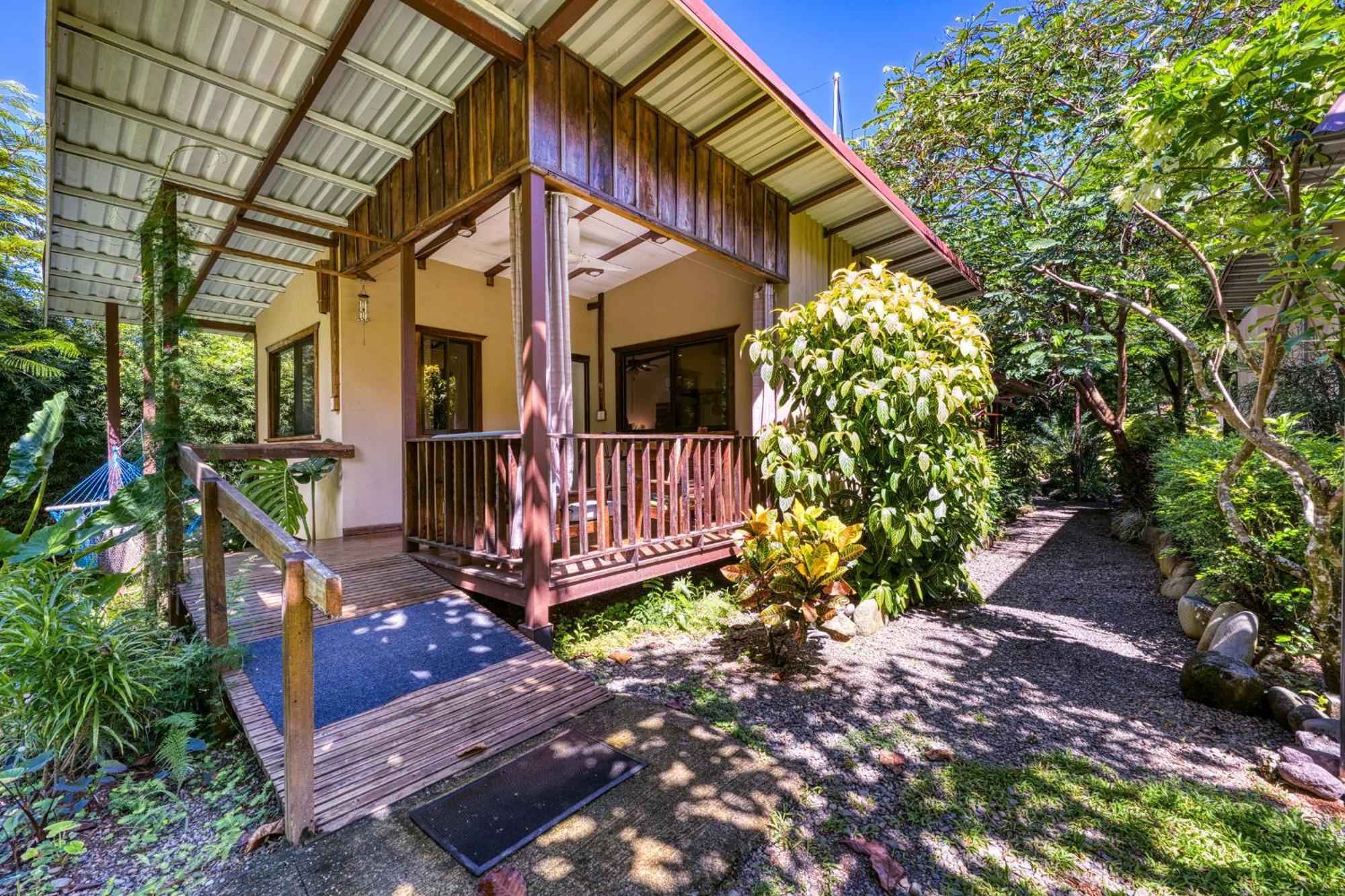 Bamboo River House And Hotel Dominical Exterior foto